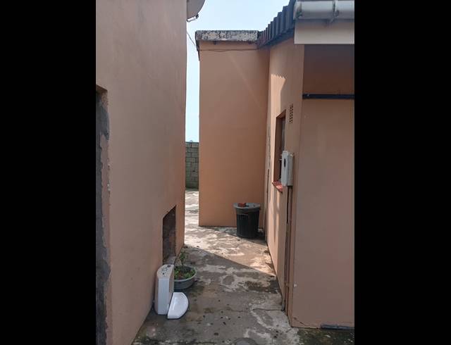 3 BEDROOM HOUSE FOR SALE IN UMLAZI Q